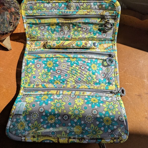 Vera Bradley Paisley Jewelry and cosmetics organizer - Picture 12 of 12